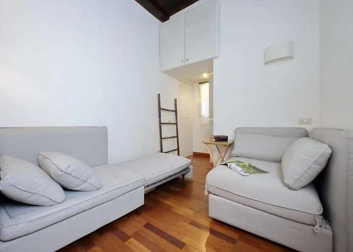 Beautiful In Campo De Fiori Apartment